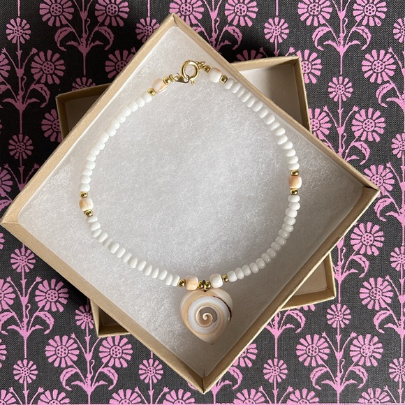 Jewelry - ANKLE BRACELET with 🤍 Seashell & beads